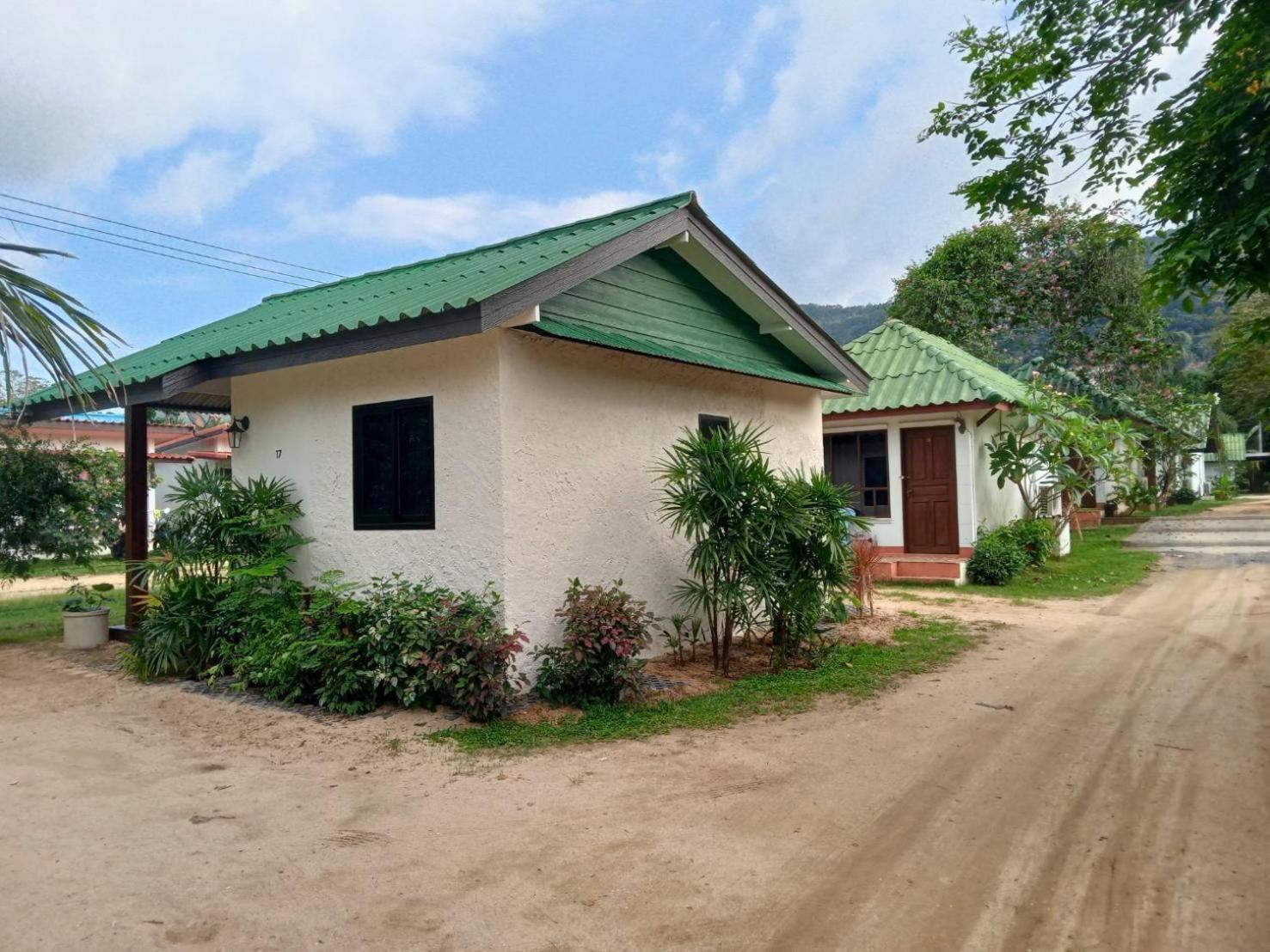 Bangpo Resort Ban Bang Po Exterior photo