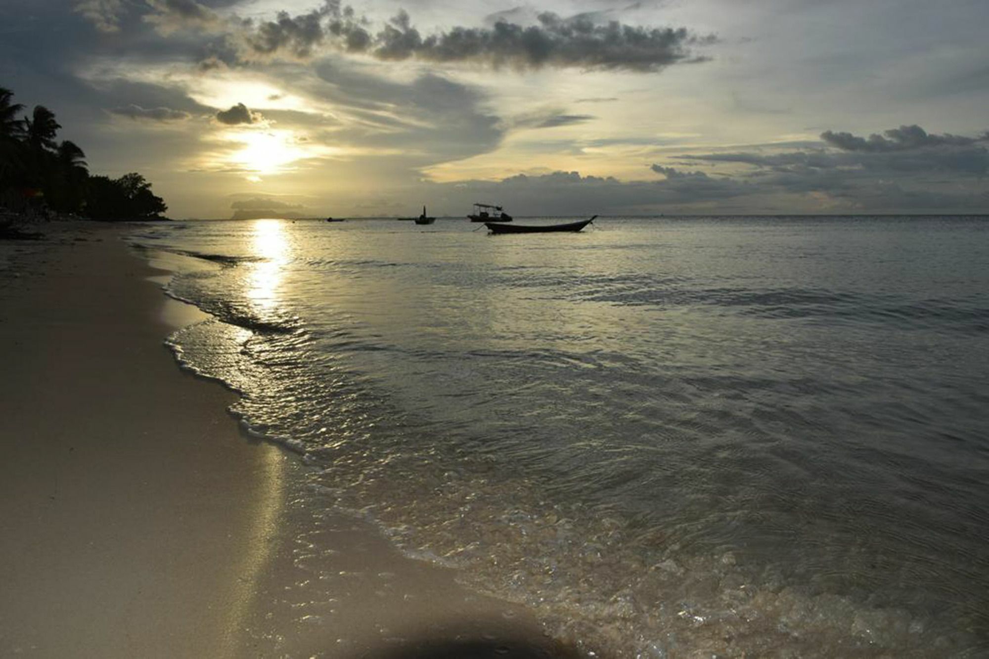 Bangpo Resort Ban Bang Po Exterior photo